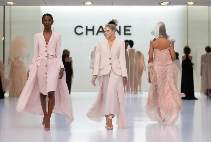 香奈儿2022春夏时装秀 - 香奈儿2022春夏时装秀视频
