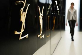 圣罗兰品牌介绍ppt免费；圣罗兰品牌介绍ppt免费下载