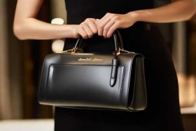 十大最好的名牌女包华伦天奴、华伦天奴女包多少钱