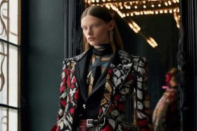 圣罗兰和迪奥哪个档次高些 - 圣罗兰和迪奥哪个档次高些呢