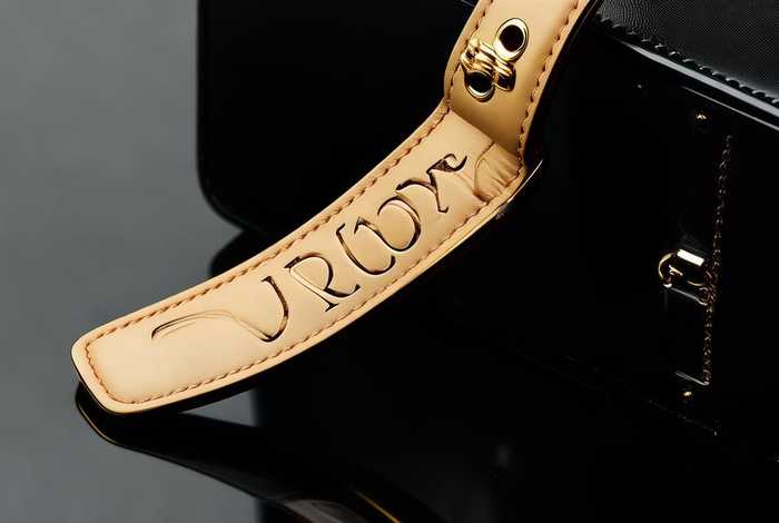 正品迪奥斜挎包的包带（正品迪奥斜挎包的包带多长）