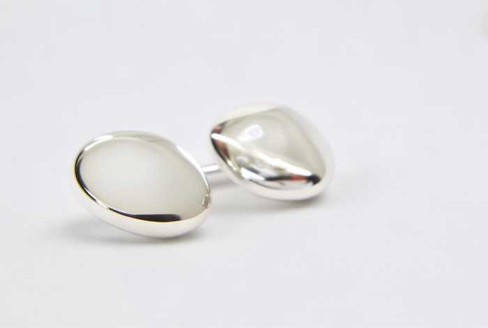 香奈儿官网店耳钉 香奈儿官网店耳钉是正品吗