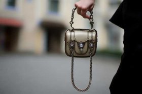 小包包斜挎包链条（小包包斜挎包链条图片）