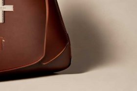 十字架的包的品牌叫什么 - 十字架的包的品牌叫什么来着