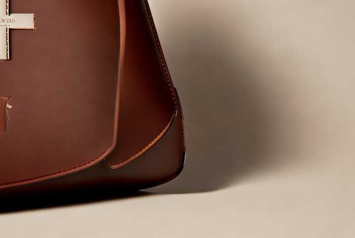 十字架的包的品牌叫什么 - 十字架的包的品牌叫什么来着