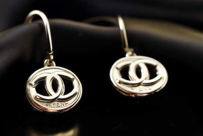 香奈儿双c耳钉钢印（香奈儿双c耳钉钢印F25多少钱）