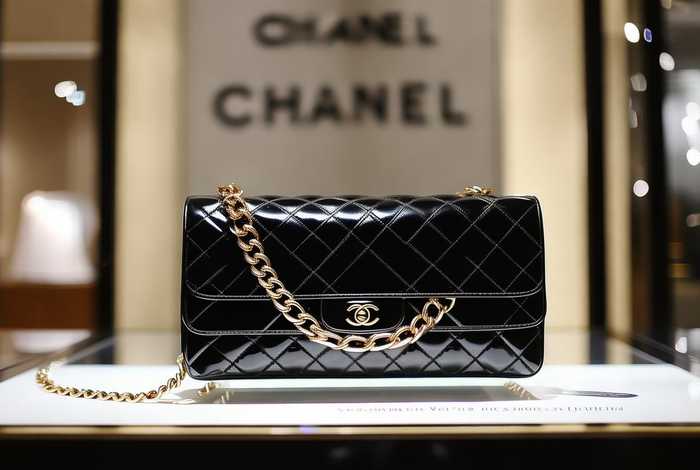 香奈儿woc包价格（香奈儿woc包价格专柜）