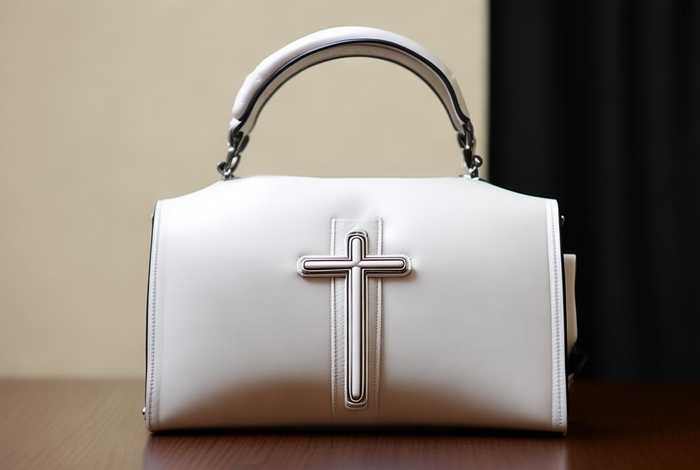 像十字架的包包牌子;像十字架的包包牌子有哪些 像十字架的包包牌子;像十字架的包包牌子有哪些