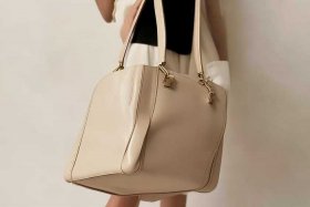 中老年斜挎女士包长方形；中老年斜挎女士包长方形图片