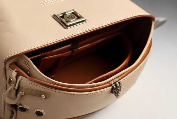 小ck的包怎么打开 - 小ck的包怎么打开盖子