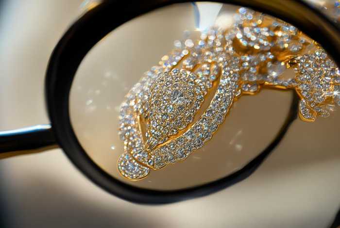 怎么看香奈儿胸针真假 怎么看香奈儿胸针真假图片