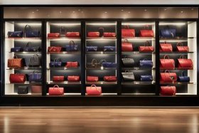 圣罗兰官方旗舰店官网查询；圣罗兰官方旗舰店官网包