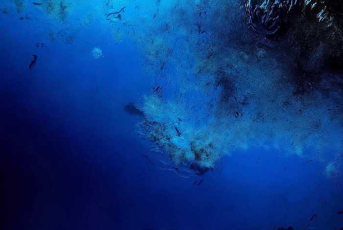 斜挎包蓝色小牌子大容量；深蓝色斜挎包