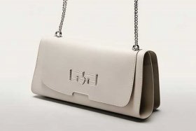 四个字的包包品牌名字200多块 - 四个字的包包品牌名字200多块钱是什么