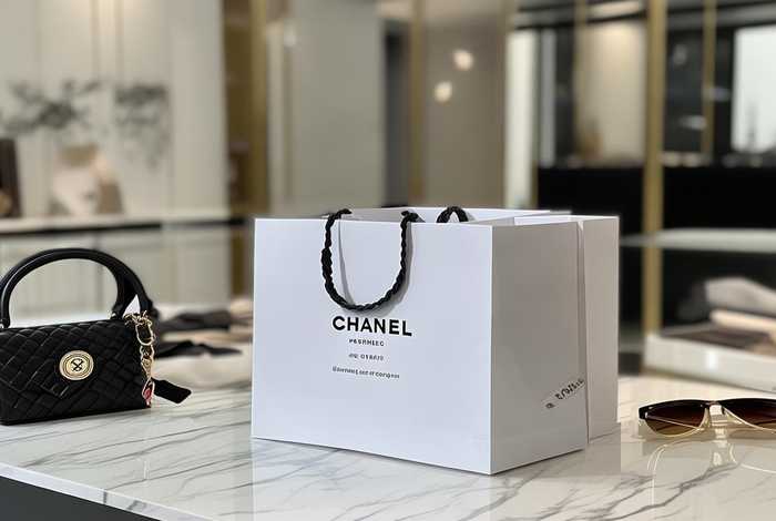 香奈儿官网买东西要邮费吗（香奈儿官网买东西要邮费吗多少钱）