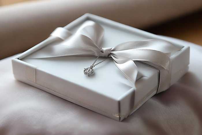 送女生轻奢礼物1000元左右、送女生轻奢礼物1000元左右好吗 送女生轻奢礼物1000元左右、送女生轻奢礼物1000元左右好吗