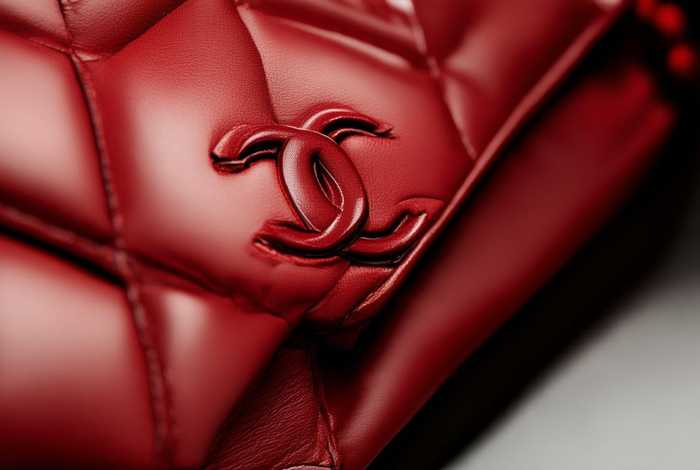 香奈儿官网女包经典款红色，香奈儿红色包包价格表官网