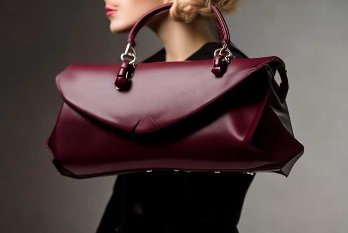 手提包女人头像（手提包女人头像图片）