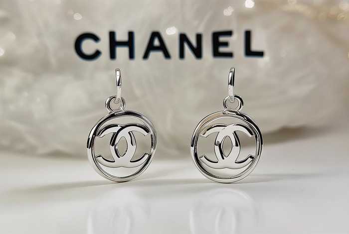 香奈儿耳钉经典款双c；香奈儿耳钉经典款双c多少钱