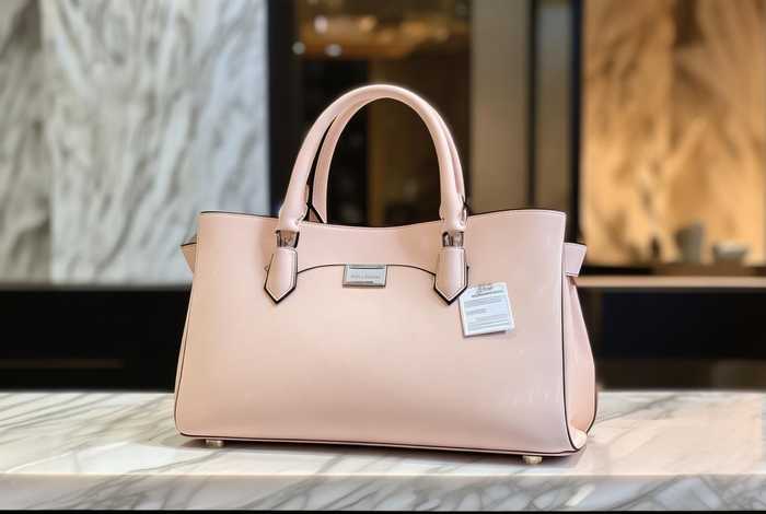 一千多块钱的包包贵不贵,一千多块钱的包包贵不贵呀 一千多块钱的包包贵不贵,一千多块钱的包包贵不贵呀