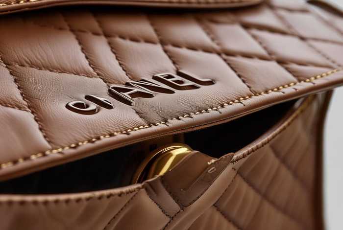 香奈儿菱格包经典款怎么辨别真假 香奈儿菱格包经典款怎么辨别真假图片