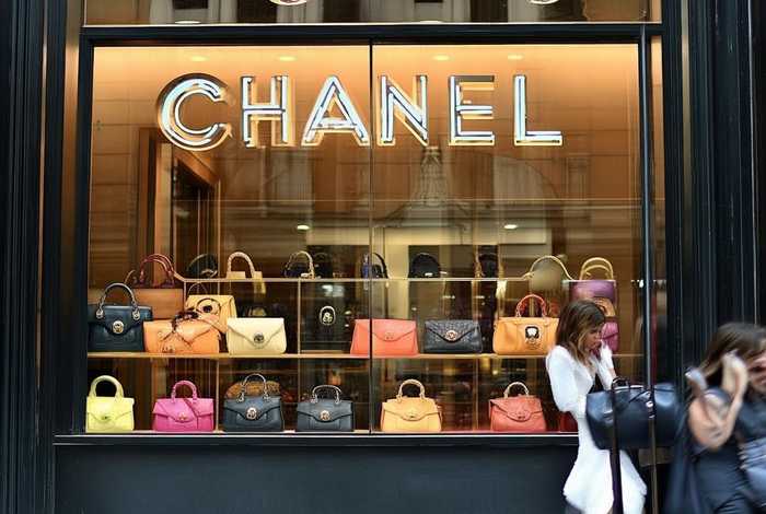 香奈儿包包只能在实体店买吗；香奈儿包包只能在实体店买吗知乎