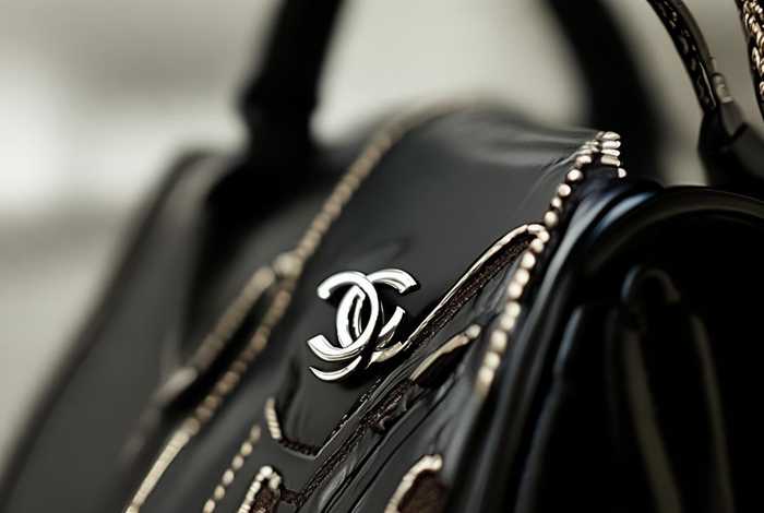 香奈儿2021徽章款，2021香奈儿徽章新款包细节图