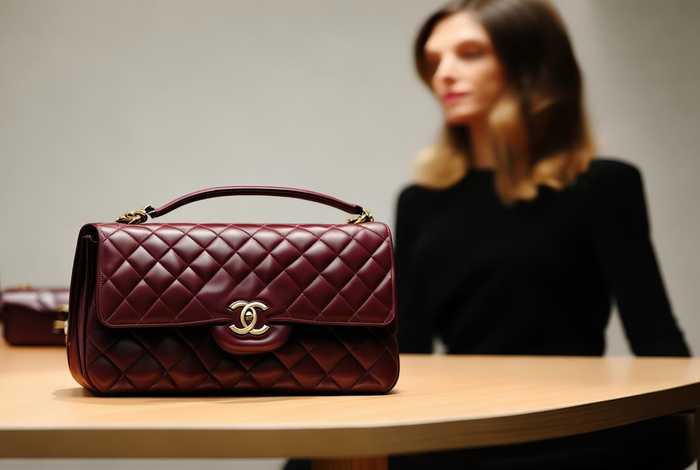 香奈儿最值得入手的包包有哪些,预算2万左右推荐哪款？；香奈儿最值得买的几款包