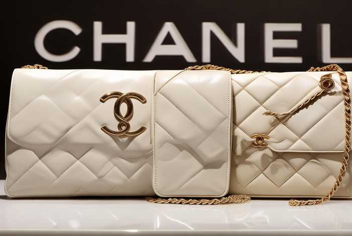 香奈儿cf中号尺寸（香奈儿cf大号和中号尺寸）