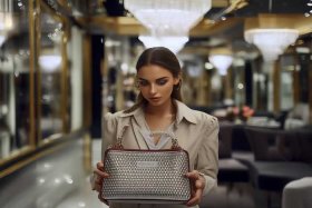 为什么有些女生喜欢买奢侈品 - 为什么有些女生喜欢买奢侈品呢