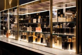 圣罗兰属于什么档次的化妆品、圣罗兰属于什么档次的化妆品牌子