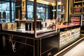 圣罗兰美妆专柜地址（圣罗兰美妆专柜地址查询）