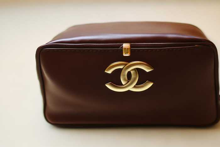 香奈儿小牛皮小型化妆包是什么、香奈儿小羊皮化妆包
