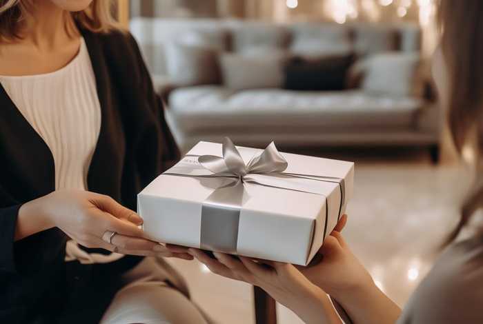 小ck属于什么档次送人可以吗、小ck送人怎么样