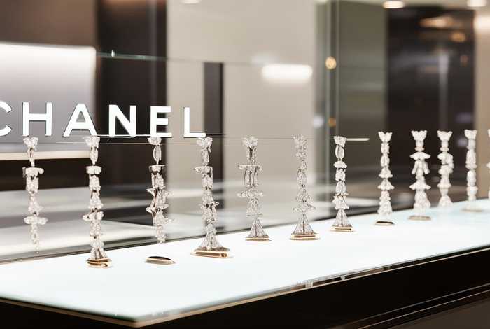 香奈儿耳钉官网旗舰店（香奈儿耳钉官网旗舰店是正品吗）