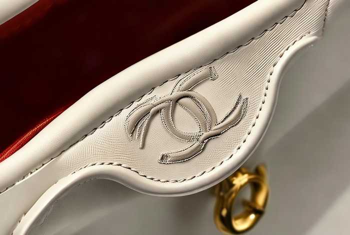 香奈儿女包如何分辨正品 - 香奈儿女包如何分辨正品和假货