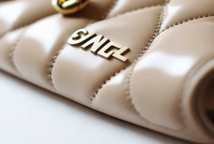 香奈儿经典款包包怎么辨别正品；香奈儿经典款包包怎么鉴定是不是正品