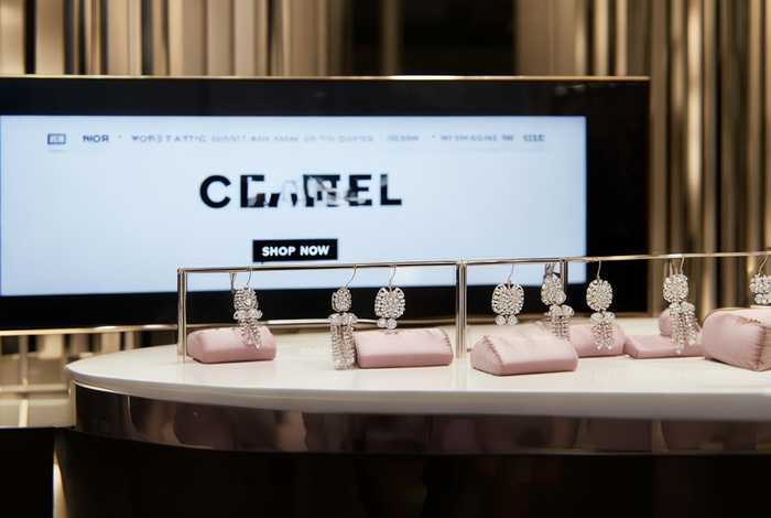 香奈儿耳环可以在官网买吗；香奈儿耳环可以在官网买吗知乎