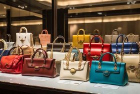 十万以上的包包品牌有哪些（十万以上的包包品牌有哪些牌子）