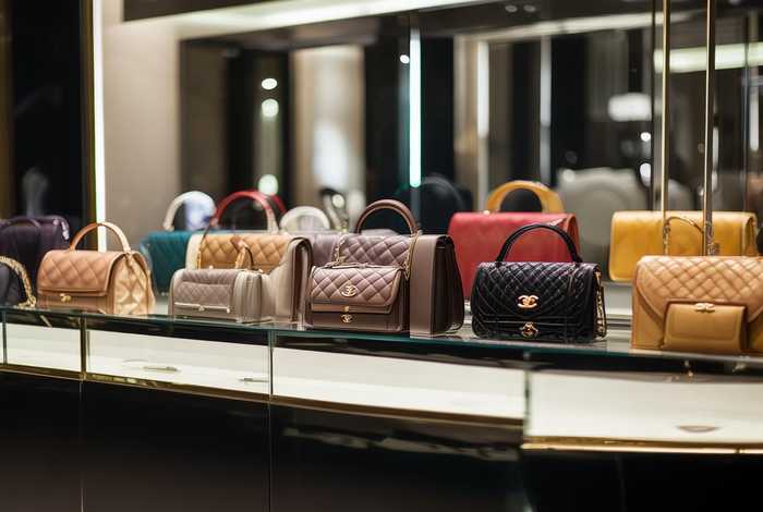 香奈儿官网女包价格查询；香奈儿包包官网价格查询