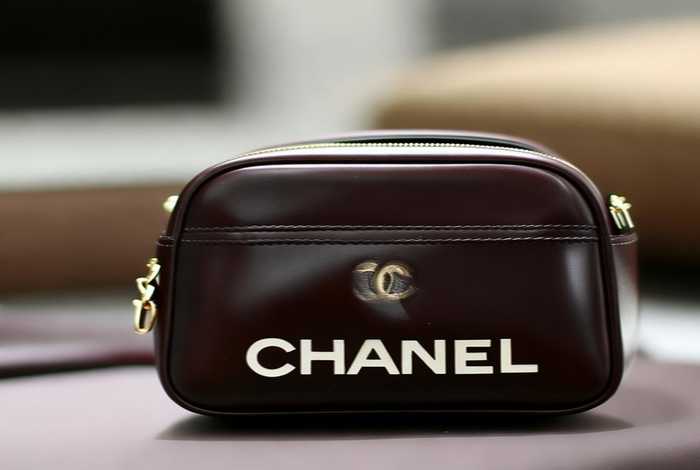 香奈儿迷你化妆包；香奈儿迷你化妆包包底带logo
