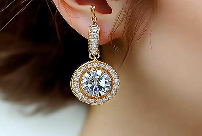 香奈儿耳钉耳坠耳环；香奈儿耳环的耳钉是什么材质