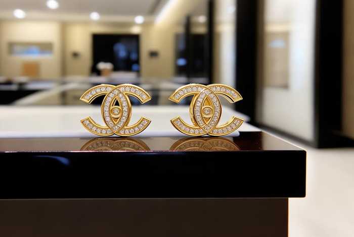 香奈儿双c耳钉专柜价格；香奈儿经典双c耳钉专柜价格