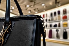 圣罗兰包包鉴别真假；圣罗兰包包鉴别真假视频