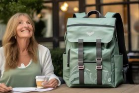 中老年女士双肩背包（中老年女士双肩背包品牌）