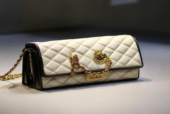 香奈儿22号手袋牛仔（香奈儿牛仔包2020）