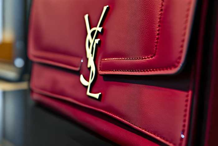 圣罗兰官网旗舰店包包有假的吗，圣罗兰官网旗舰店包包有假的吗多少钱