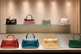 四个花瓣的女包品牌有哪些，四个花瓣的女包品牌有哪些牌子