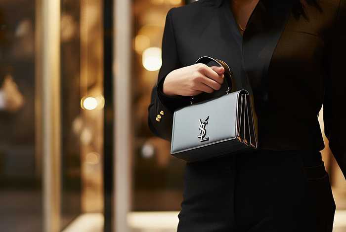 圣罗兰包包是什么档次的品牌（圣罗兰包包是什么档次的品牌啊）