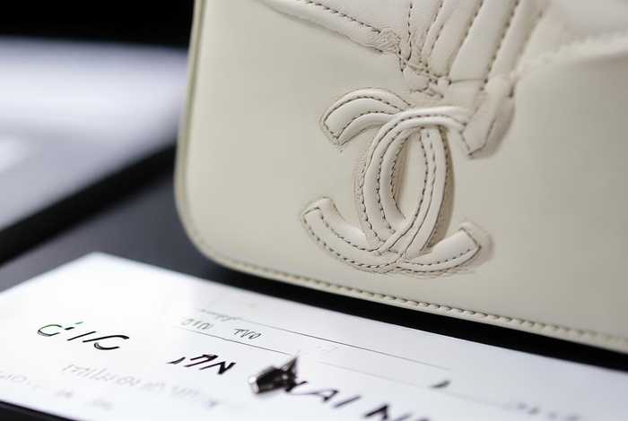 香奈儿官网查编码辨真假、香奈儿包包的编码可以在官网查询吗